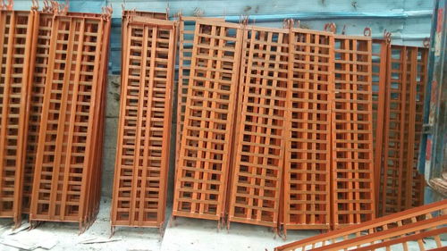 拆除扣件式鋼管腳手架應注意的問題